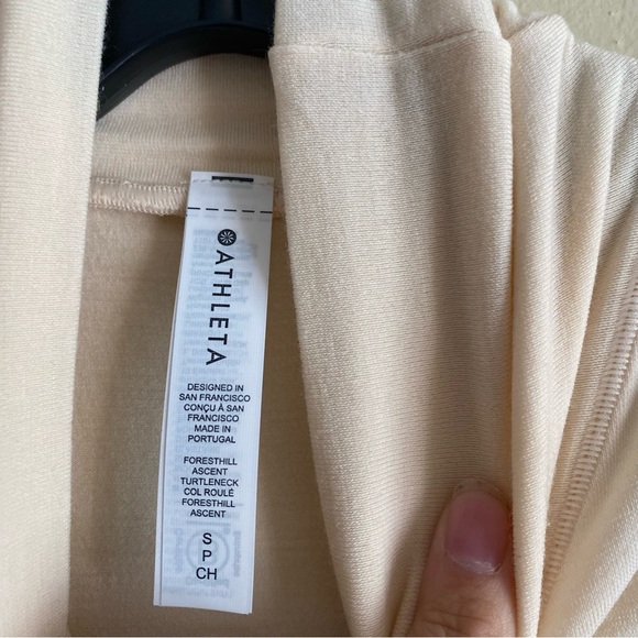 Athleta Foresthill Ascent Turtle Neck Long Sleeve Shell - Picture 3 of 5